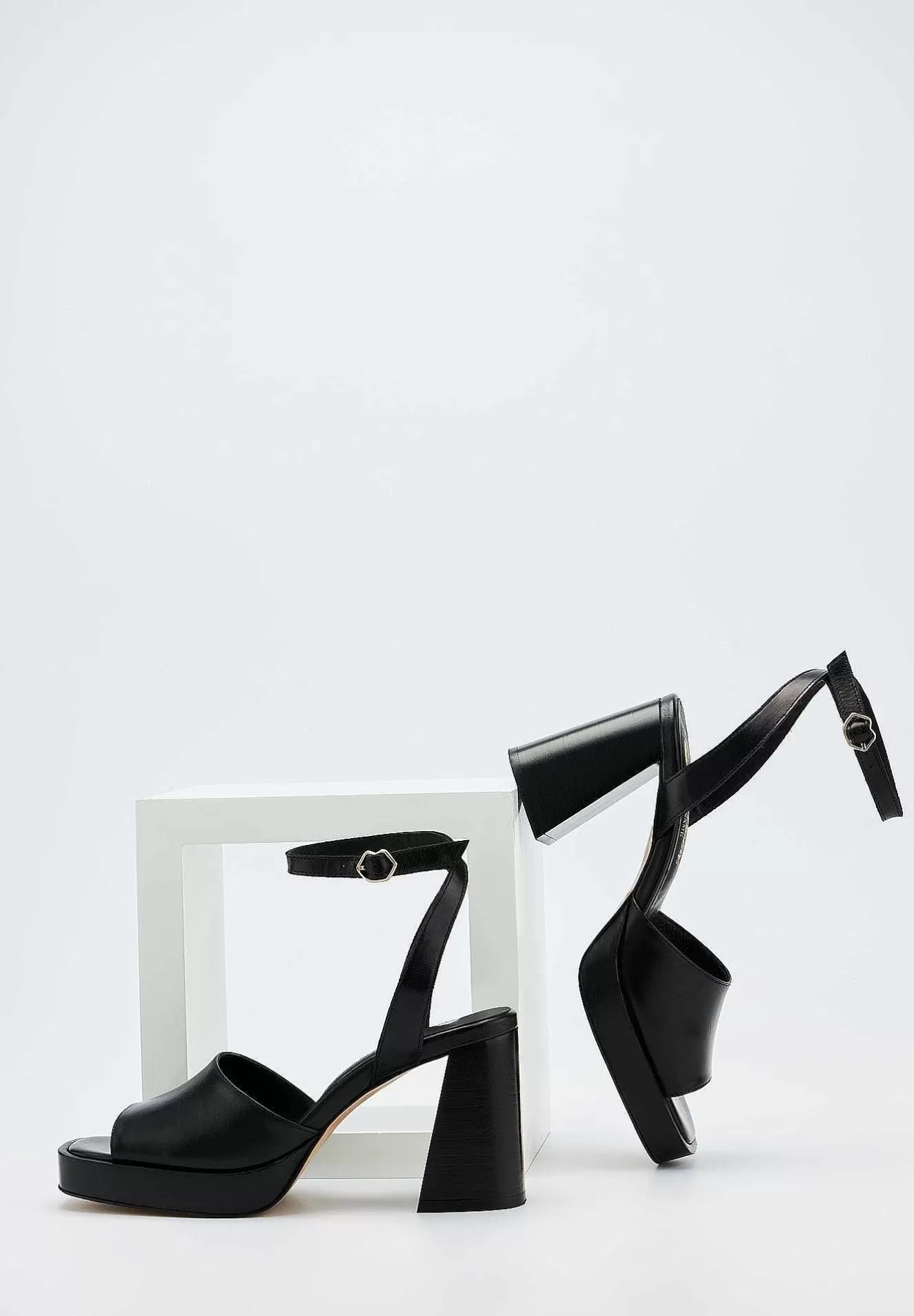 Bons baisers Heeled Sandals*Aimee